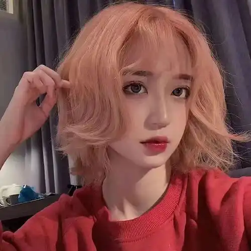 女生头像生活在一座喜欢的城市
