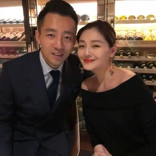 汪小菲发文称带回家的美女不是张颖颖,否认利用爱国人士攻击大s

