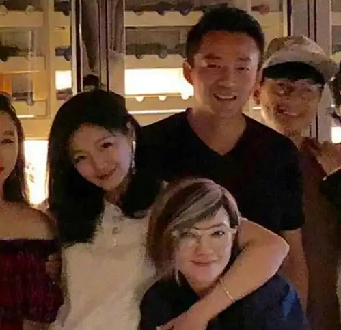 汪小菲晒聚餐照,王力宏林俊杰等众星云集,大s出镜如少女
