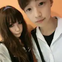 亲昵的非主流情侣头像两个人一张的哪怕再爱,我也不会拿命作注
